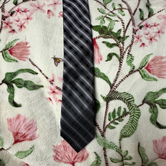 Van Heusen Black and Silver Diagonal Striped Tie - Picture 1 of 2